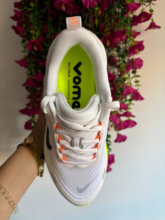 Deportivas amarillas