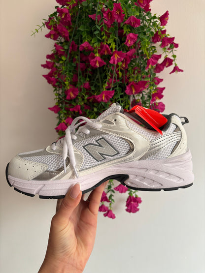 Deportivas 530 grises