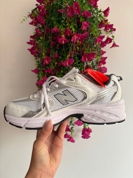 Deportivas 530 grises