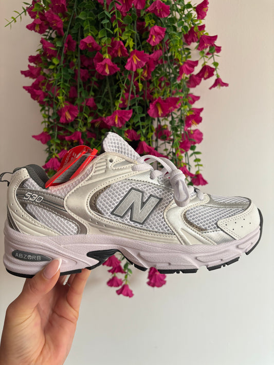 Deportivas 530 grises