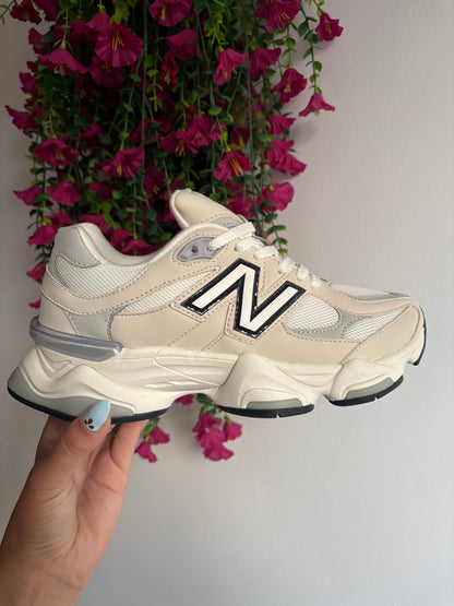 Deportivas 9060