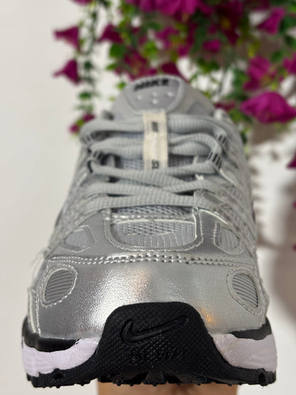 Deportivas gris y negra