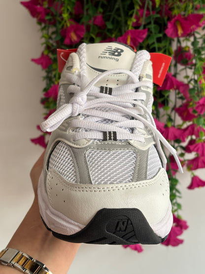 Deportivas 530 grises
